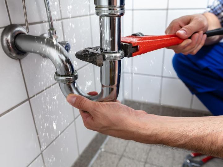 Installation de sanitaires, dépannage et rénovation de salle de bains, tous ces travaux n’ont plus de secret pour nos plombiers